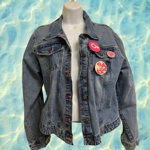 VTG blue Jean jacket with vintage rare buttons from the 70s.